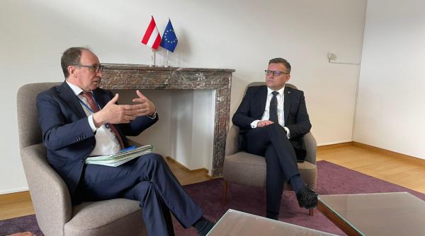 Ministrul Muncii din Austria: "Mii de familii se bazează, în fiecare zi, pe sprijinul îngrijitorilor permanenţi din România"