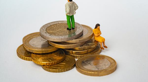 Un studiu absolut surprinzător constată că a avea mai mulți bani chiar te face mai fericit