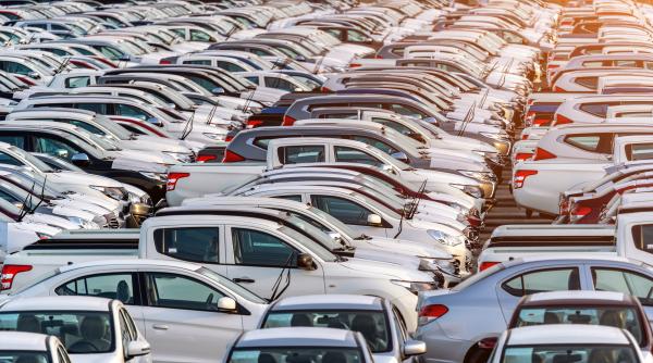 Trei români au închiriat maşini de lux pe care nu le mai returnau: S-au îmbogățit cu zeci de mii de euro cu această înșelătorie