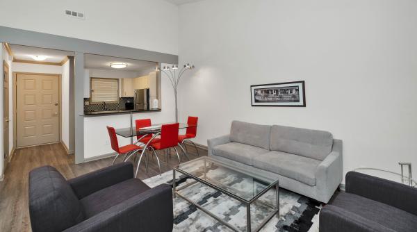 Spania. O familie de români, care nu-și plătise chiria din noiembrie, a oferit la schimb pe apartament un bolid de lux