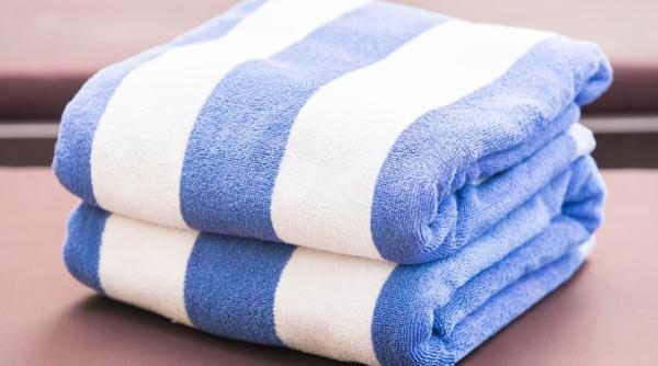 Un produs din cămară îți face prosoapele moi și pufoase. Dizolvă 100 de grame din acest produs într-un litru de apă