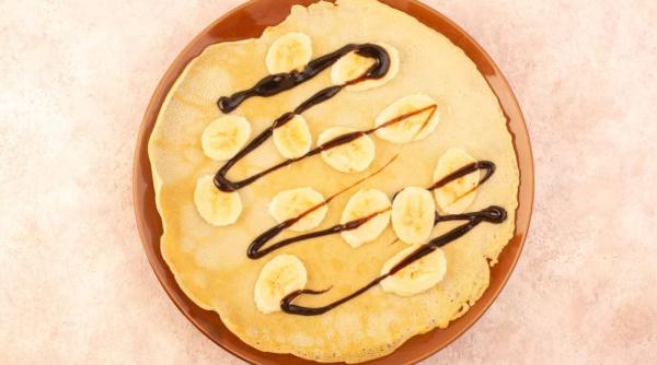 Cel mai delicios și sățios mic dejun: clătite olandeze cu fructe