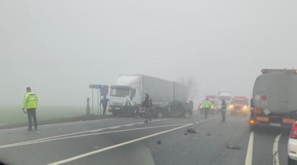 Accident cu cinci autovehicule pe DN2, la Poşta Câlnău: Trei persoane au ajuns la spital