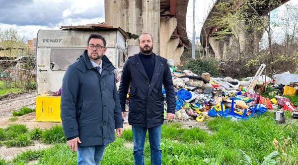 Tabere ilegale de români sub un pod istoric din Florența: „Trăiesc printre excremente, mizerie și în frig. Cerem evacuarea imediată" / FOTO