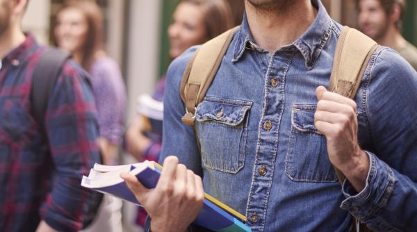 Elev român, prins cu droguri în timp ce participa la un program Eramus în Macedonia de Nord