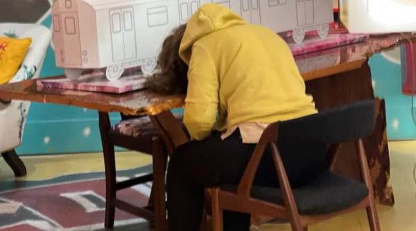 Un elev român s-a stins din viață la 17 ani, într-o școală din Italia. Băiatul s-a prăbușit în sala de clasă