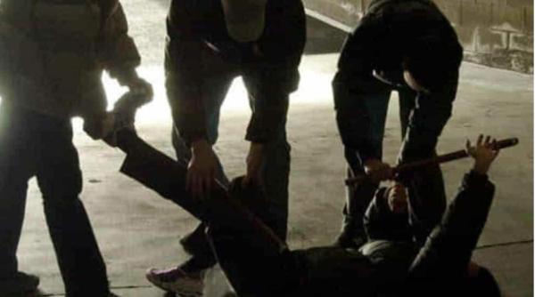 Italia. Român arestat după ce a mutilat un bărbat cu bătaia. Victima a avut nevoie de 25 de zile de spitalizare pentru a se recupera