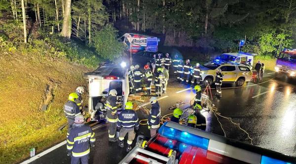 Microbuz românesc, accident teribil în Austria: O îngrijitoare româncă a murit, alte șase grav rănite. Șoferul, acuzat de omor din culpă și vătămare corporală