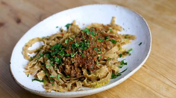 Paste bolognese cu soia - un preparat de post care înlocuiește perfect gustul cărnii