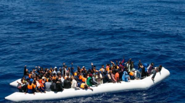 Paza de coastă din Italia salvează peste 700 de migranți