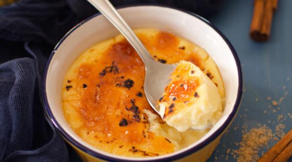 Cremă de zahăr ars - un desert din doar șase ingrediente, gustos și rapid de făcut