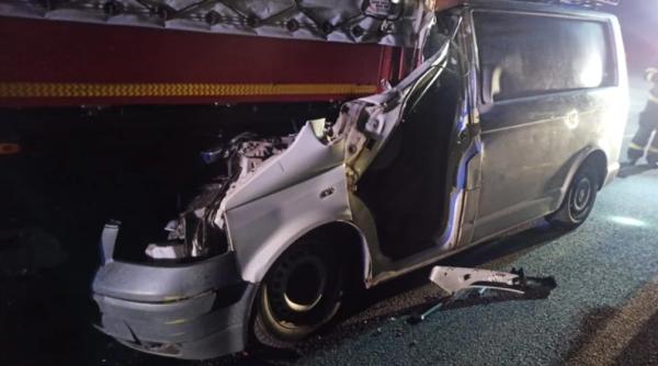 Doi cetățeni străini au murit într-un accident cumplit în Vama Calafat. Dubița lor a intrat sub un TIR