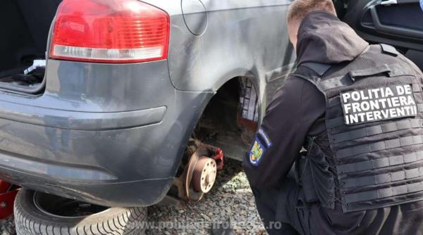 Român, reținut după ce a fost prins cu mașina burdușită cu țigări de contrabandă