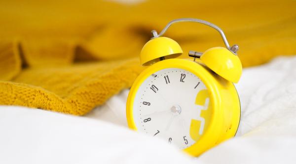 România trece în această noapte la ora de vară: ora 3.00 devine ora 4.00