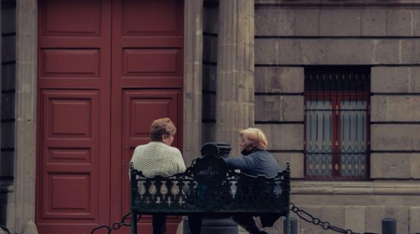 Italiancă de 69 de ani, bătută de iubitul român cu 33 de ani mai tânăr. Femeia a vrut la azil, iar băiatul nu a suportat despărțirea