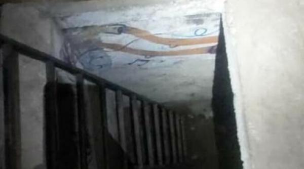 Fetiță româncă de patru ani, sechestrată într-un beci: Copila era ținută cu forța de tatăl ei