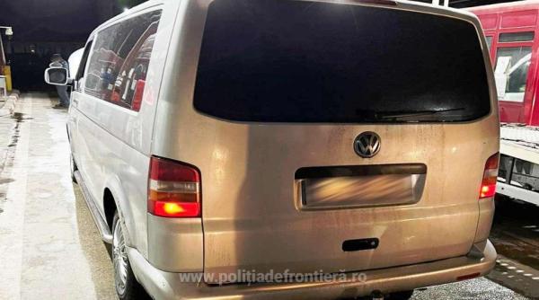 Microbuz furat din Olanda, depistat la un român în Iași. Bărbatul spune că a dat pe el 3.700 euro în 2019