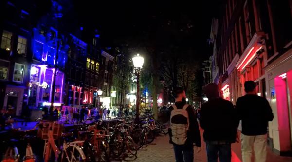 Olanda. Turiștii „bețivi și gălăgioși” care au primit interdicție în Amsterdam: Oamenii „deranjanți” nu mai sunt bineveniți