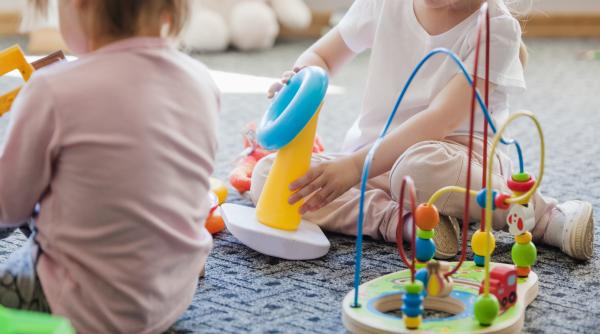 Italia. Doi părinți români au demascat o educatoare „monstru” de la o grădiniță privată: Cum îi teroriza pe copii