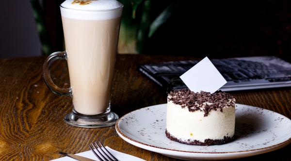 Cheesecake cremos cu cafea, la microunde. Mai bun decât în orice cofetărie! Desert perfect, gata imediat, fără cuptor