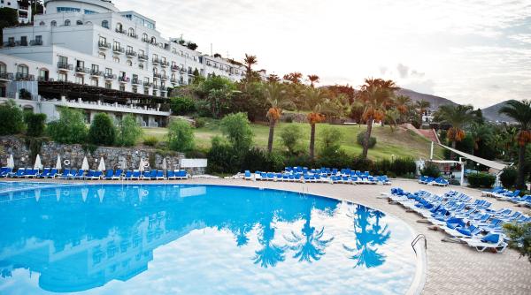 Până la 80.000 de români, aşteptaţi anul acesta în Antalya: Vacanţele s-au scumpit cu aproape 20%