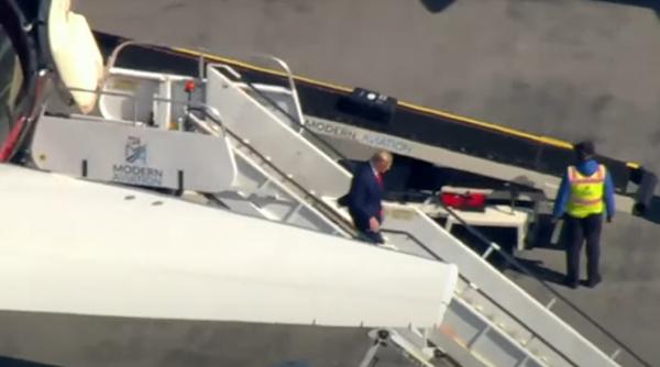 Donald Trump a ajuns la New York. Fostul președinte american va fi pus oficial sub acuzare