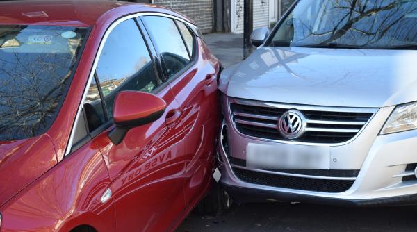 Guvernul va aproba mâine îngheţarea temporară a tarifelor pentru poliţele RCA