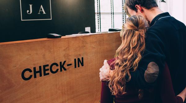 Român, refuzat la cazare în Olanda din cauza naționalității. MAE, prima reacție: "Am inițiat demersuri urgente" 