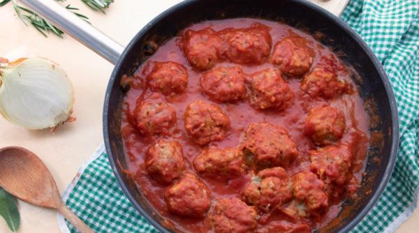 Chifteluțe marinate italienești. Nu vei mai face niciodată altfel chifteluțele cu sos de roșii