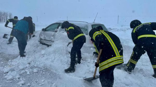 Cod roșu de viscol și ninsori în România: Drumuri închise, sute de persoane rămase înzăpezite - FOTO
