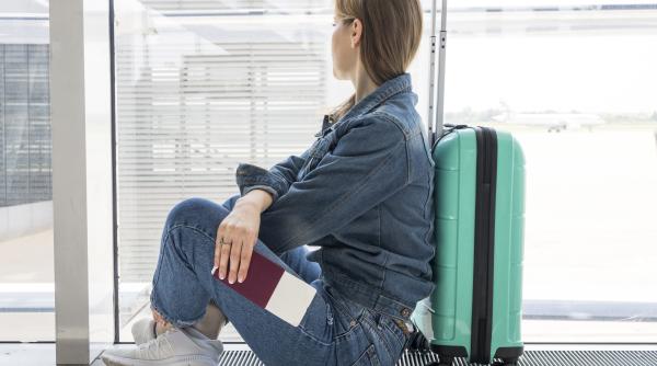 Nouă români care voiau să meargă în vacanță, escrocați de două femei: „I-au indus în eroare”. Prejudiciu de zeci de mii de euro