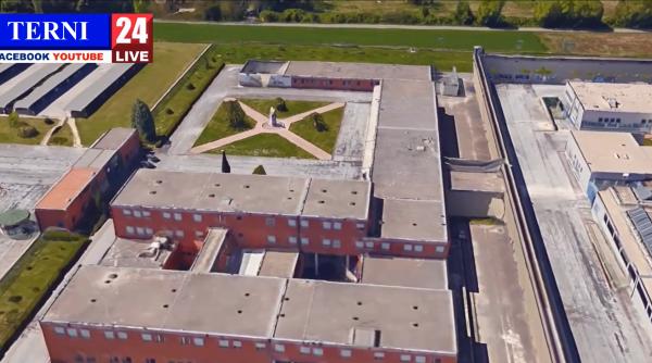 Tensiune mare în infirmeria închisorii Terni din Italia: un deținut român, închis pentru furt, l-a atacat pe medicul de gardă