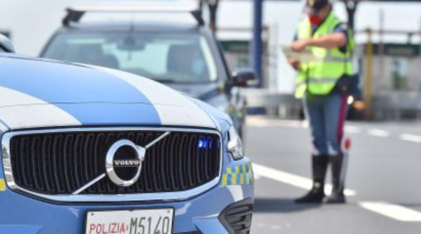 Microbuz plin cu români, blocat în Italia. Șoferul trimis direct la închisoare, pasagerii lăsați cu bagajele în drum