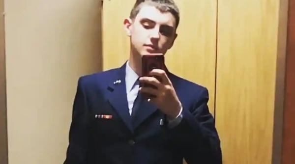 Soldatul american care a dezvăluit documente secrete ale Pentagonului a fost identificat și arestat