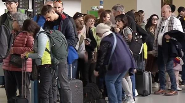 Sute de români, blocaţi pe Aeroportul Otopeni. Mai multe curse au fost amânate