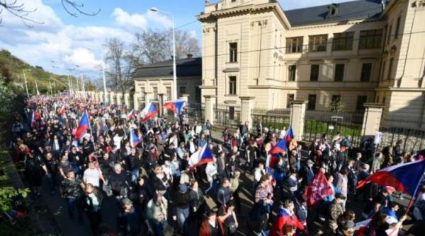 O nouă manifestaţie antiguvernamentală la Praga