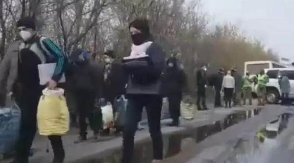 Ucraina aduce acasă 130 de militari în schimbul de prizonieri de Paște