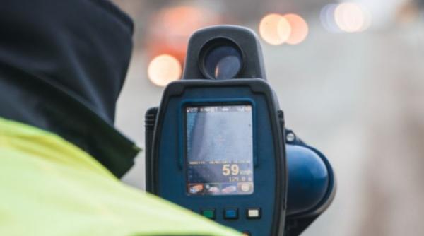 Un șofer român, surprins de radar cu o viteză uriașă. Ce cadou i-au făcut polițiștii