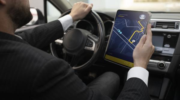 UK. Un șofer român de Uber a chemat compania în instanță, după ce a fost avertizat că va fi concediat fiindcă a schimbat traseul unei curse: „Lupt pentru asta”