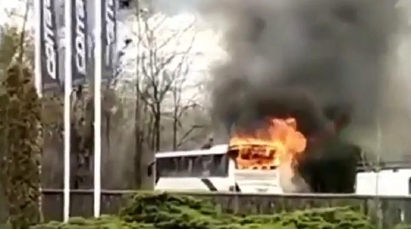 Autobuz cu 42 de muncitori români, cuprins de flăcări