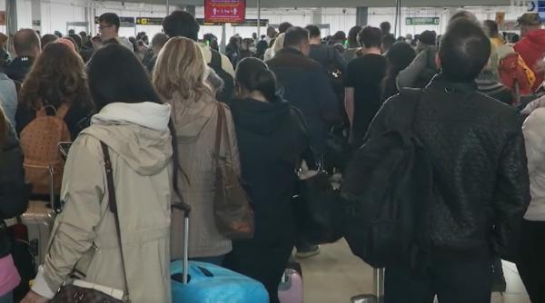 Românii din diaspora se întorc în țările care i-au „adoptat”: Aglomerație pe aeroporturi și în vămi. Cursele spre Anglia, Germania şi Italia au fost pline