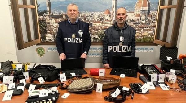 Doi bărbați, prinși furând din bagajele călătorilor de pe aeroportul din Florența: Le „curățau“ de laptopuri, telefoane sau haine de lux 