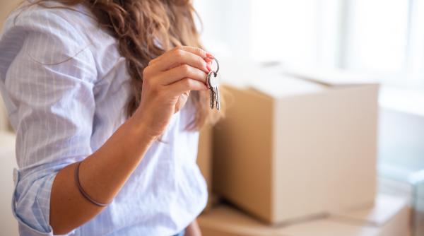 Românii admiși la facultățile din Olanda se chinuie să își găsească cazare. Lucian Mândruță: „Ne-am gândit la rulotă, barcă, la toate soluțiile”