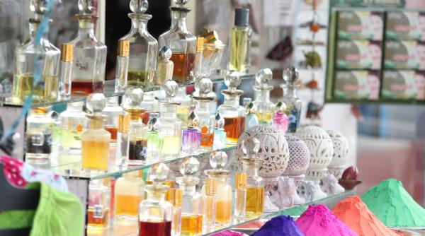 Jafuri de peste 50.000 de euro la parfumeriile din Italia. Șeful bandei, un român, a fost arestat