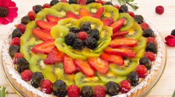 Tartă cu fructe în stil italian, rețeta pas cu pas. Se face ușor și iese o operă de artă