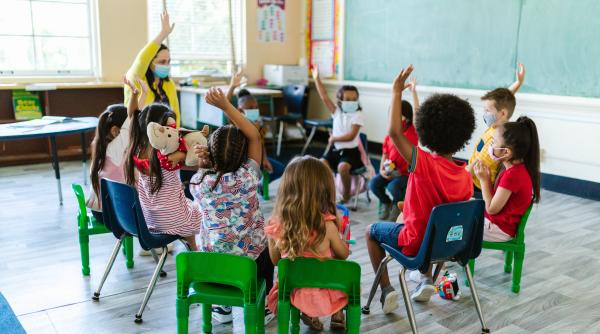 Profesor de religie, acuzat că ar fi violat copii de la grădiniță: ar putea fi vorba de peste 30 de cazuri; în patru există filmări