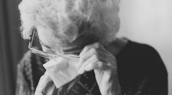 Criza costului vieții, tot mai greu de depășit pentru o bătrânică: „Uneori mă lipsesc de mâncare pentru a-mi putea hrăni pisicile. Ele sunt familia mea”