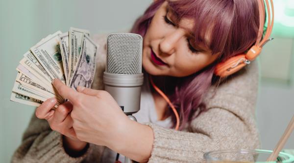 Horoscop special. Zodiile care atrag banii ca un magnet; iubesc banii, confortul și luxul și știu exact ce au de făcut ca să le obțină