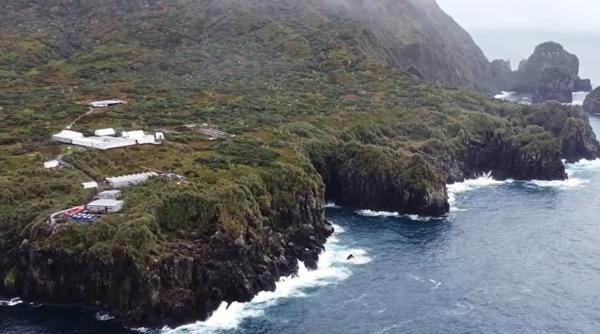 „Condiţiile nu sunt tocmai prietenoase”. O insula izolată caută muncitori: Jobul se plăteşte cu 30.000 de euro pe an