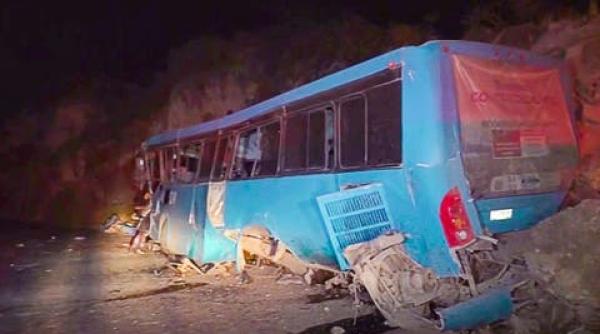Cel puţin 18 turişti morţi într-un accident de autocar, în Mexic